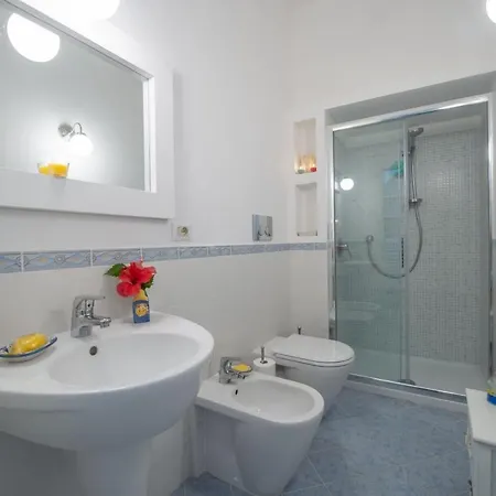 Sleeps 4 Air Con Wifi *